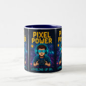 Pixel Power – Leveling Up IRL Poster ツートーンマグカップ (中央)