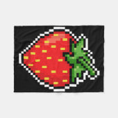 Pixel Strawberry 80s Video Game Halloween  フリースブランケット (正面(横))