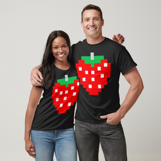 Pixel Strawberry 80s Video Game Halloween Costume  Tシャツ (ユニセックス)