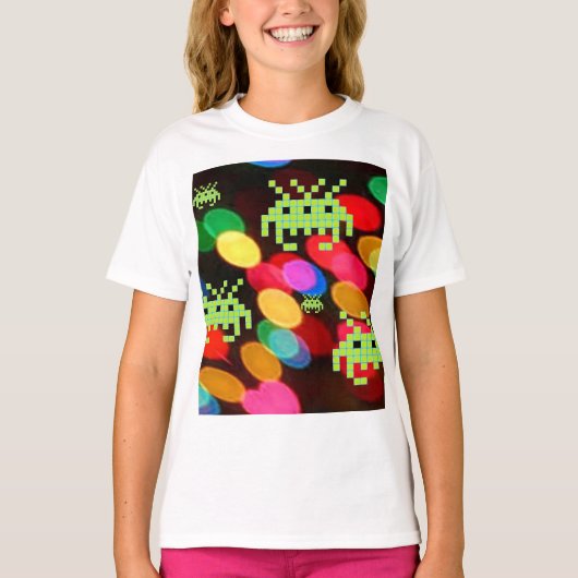 Pixelverseからの秘密の侵略 Tシャツ (正面)