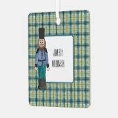 Plaid上の青と緑のくるみ割り メタルオーナメント (正面左)