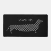Plaid Dachshund on Black Personalised デスクマット (正面)