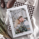 Plaid Merry Christmas Black & White Script Photo シーズンカード<br><div class="desc">この美しいPlaidモダン Cherry Christmas Black & White Script Photo Christmas Holiday Cardは、白い写真の後ろ結婚に縦向きの写真を置いて縁どいる。"メリー"という言葉は縁ど離れ後を追、上のタイポグラフィのブレイクアウトの中に現れますが"クリスマス"という言葉は、両方の黒で美しい手でレタリングされたファッション。カードはパーソナライズされたあなたの名前と年の下に離れ、白いフレームの余白にも壊れて、黒と白のバッファローのチェックのバックを特徴縁ど。家族や友人に暖かい休日の願いを送るのに最適な、このカードは特別な瞬間の優雅さと一緒にあなたの新しい旅の喜びをキャプチャする。冬の結婚式、休日のお知らせ、または感謝のメモに最適な、このカードは時代を超越して汎用性がある。一致する製品、色のバリエーション、またはパーソナライズされたデザインの変更を探しているあなたの大事な行事に完璧に合った特注オプションのためのデザイナーに手を伸ばす。著作権Anastasia Surridge、全著作権所有。</div>
