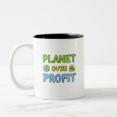 Planet over Profit - Sustainability Two-Toneコーヒー ツートーンマグカップ (左)