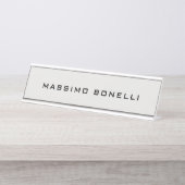 Platinum Grey Minimalist Plain Legible Modern デスクネームプレート (正面)