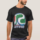 PLAY FOR HISTORY Tシャツデザイン サッカー 2026 Tシャツ (正面)