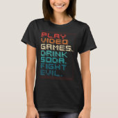 Play Games Drink Soda Fight Evil   Retro Gamers Tシャツ (正面)