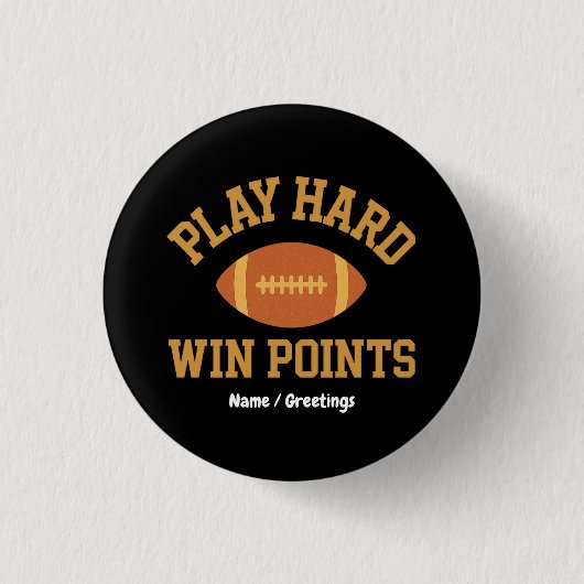 Play Hard, Win Points  Retro Game Day Sports  缶バッジ (正面)