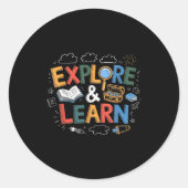 Play Is Learning Explore And Learn Preschool Teach ラウンドシール (正面)
