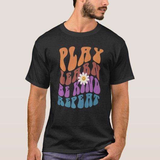 PLAY LEARN BE KIND REPEAT Retro Choose Kindness Tシャツ (正面)