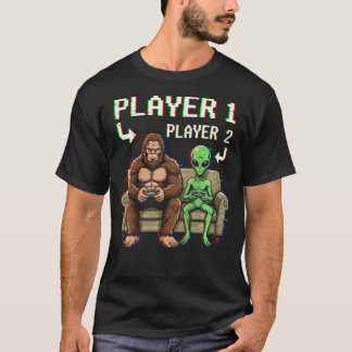 Player 1 Player 2 Bigfoot Alien Video Game Tシャツ