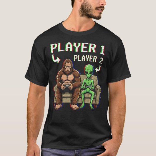 Player 1 Player 2 Bigfoot Alien Video Game Tシャツ (正面)