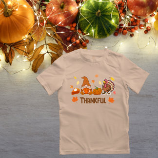 Playera de dia accion de gracias con gnomos  tシャツ