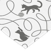 Playful Black Cat and Yarn Ball Pattern ショートテーブルランナー (コーナー)
