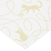 Playful Cat and Yarn Ball Pattern Light Beige ショートテーブルランナー (コーナー)