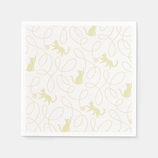 Playful Cat and Yarn Ball Pattern Light Beige スタンダードカクテルナプキン (正面)