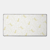 Playful Cat and Yarn Ball Pattern Light Beige デスクマット (正面)
