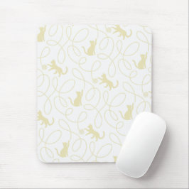 Playful Cat and Yarn Ball Pattern Light Beige マウスパッド