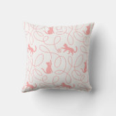 Playful Cat and Yarn Ball Pattern Light Coral Pink クッション (裏面)
