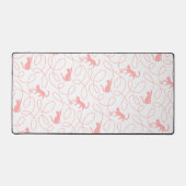 Playful Cat and Yarn Ball Pattern Light Coral Pink デスクマット (正面)