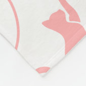 Playful Cat and Yarn Ball Pattern Light Coral Pink フリースブランケット (角)