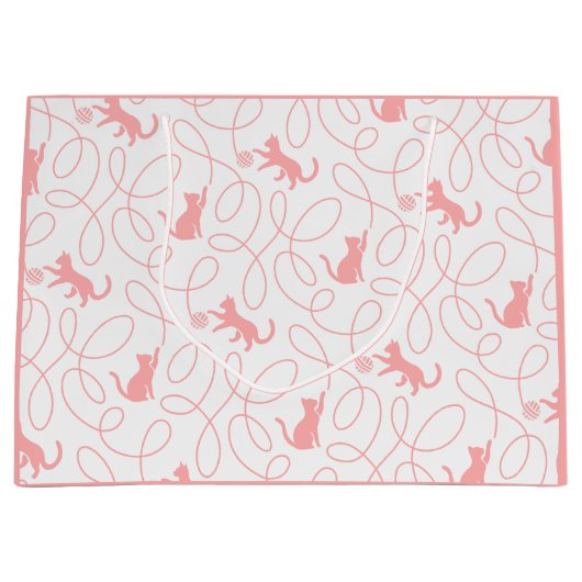 Playful Cat and Yarn Ball Pattern Light Coral Pink ラージペーパーバッグ (正面)