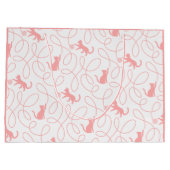 Playful Cat and Yarn Ball Pattern Light Coral Pink ラージペーパーバッグ (裏面)