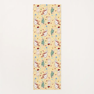 Playful Christmas Cats with Yarn and Holiday Motif ヨガマット