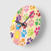Playful Colorful Paw Prints Modern Round Wall Cloc ラウンド壁時計 (傾斜)