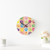 Playful Colorful Paw Prints Modern Round Wall Cloc ラウンド壁時計 (ホーム)
