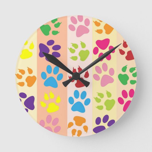 Playful Colorful Paw Prints Modern Round Wall Cloc ラウンド壁時計 (正面)