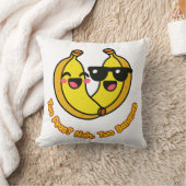 Playful Couple Cartoon – Unique Gifts & Apparel クッション (ブランケット)