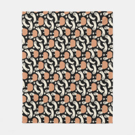 Playful Ghosts and Pumpkins on Black – Halloween R フリースブランケット