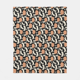 Playful Ghosts and Pumpkins on Black – Halloween R フリースブランケット