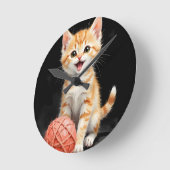 Playful Kitten Cat with Yarn Watercolor Print ラウンド壁時計 (傾斜)