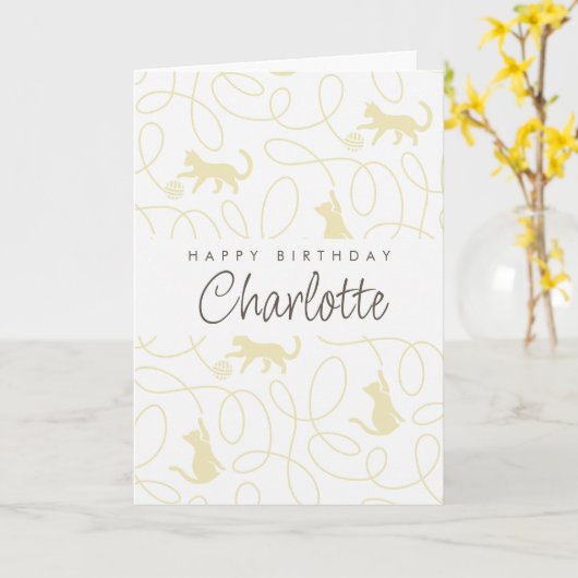 Playful Light Beige Cat Pattern Birthday カード (黄色い花)