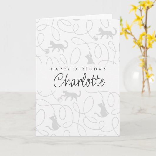 Playful Light Gray Cat Pattern Birthday カード (黄色い花)
