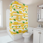 Playful Orange Slice Pattern with Green Leaves シャワーカーテン (インサイチュ)