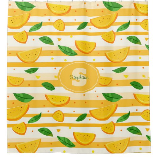 Playful Orange Slice Pattern with Green Leaves シャワーカーテン (正面)