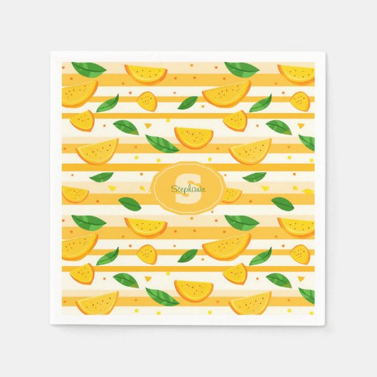Playful Orange Slice Pattern with Green Leaves スタンダードカクテルナプキン (正面)