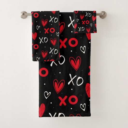 Playful Red & Black XO Heart Pattern on Black バスタオルセット (インサイチュ)