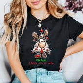Playful Reindeer “Oh Deer Christmas Is Here” Cute  Tシャツ