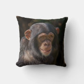 Playful Soul – Baby Chimpanzee Close-Up クッション (正面)