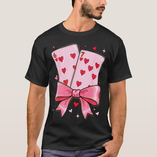 Playing Cards 6 7 Of Hearts 67 Six Seven Meme Bow Tシャツ (正面)