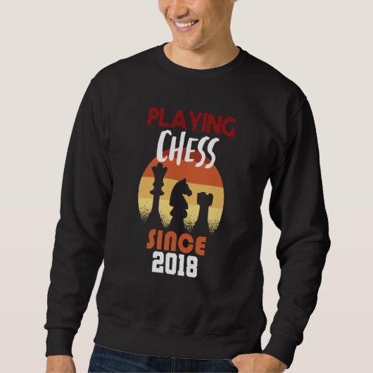 Playing chess since 2018 スウェットシャツ (正面)