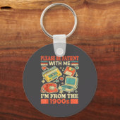 Please Be Patient With Me I'm From The 1900s  キーホルダー (正面)