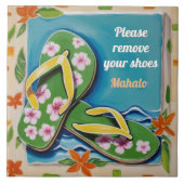Please Remove Shoes Sign Green Hawaiian Flip Flops タイル (正面)