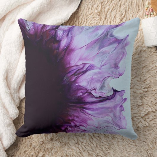 Plum Gorgeous Throw Pillow クッション (ブランケット)