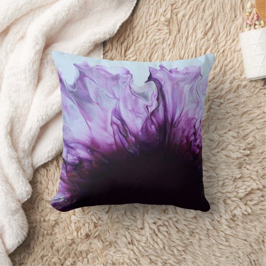 Plum Gorgeous Throw Pillow クッション (ブランケット)