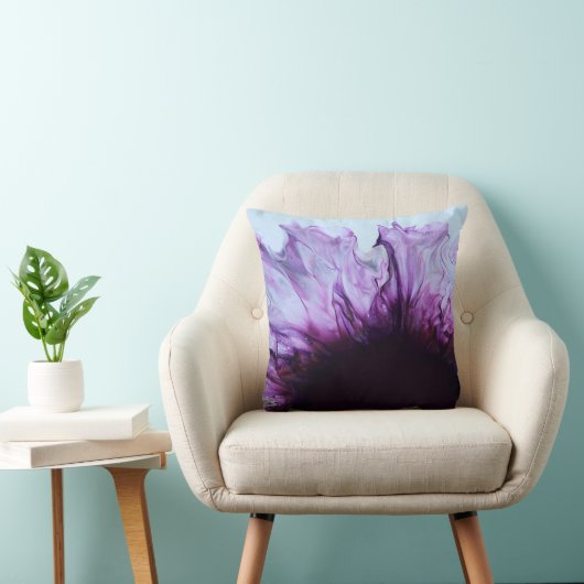 Plum Gorgeous Throw Pillow クッション (椅子)